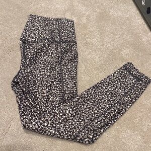 Athleta Black tan White Patterned Leggings salutation stash 7/8 xs
